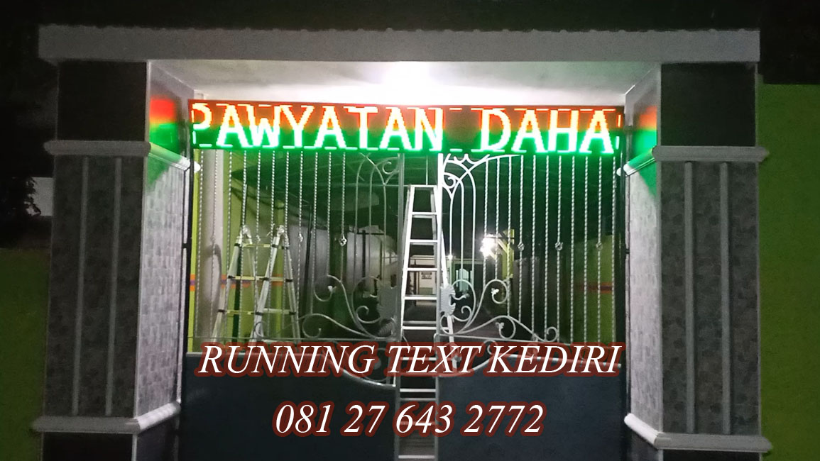 <p>Running text merah hijau digunakan untuk sekolahan. Lokasi yang tertera adalah di SMP Pawyatan Daha 1 Kediri dengan panjang 36x320cm atau 3 meter. Penempatan sesuai ukuran yang diinginkan memberikan sekolah mendapatkan harga dan barang yang sesuai.</p>